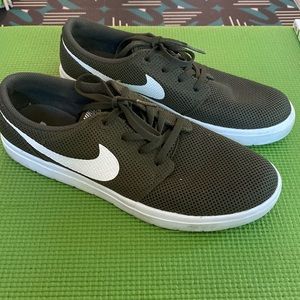 Green Nike SB Mens Size 9.5